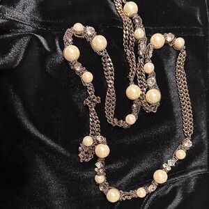 GIVENCHY Elegant Pearl and Crystal Rose/bronze Chain Necklace